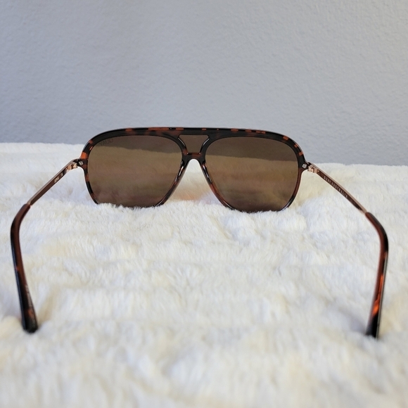 QUAY // ltd ed jlo collab tortoise brow bar reflective lens aviator shield main image 13